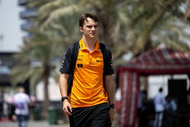 Oscar Piastri McLaren Formula 1 Team, Australia, 81 , BAH, Formula 1 World Championship, Gulf Air Grand Prix of Bahrain, Bahrain International Circuit, Arrival of the drivers, 2025 season, 11 04 2025 BAH, Formula 1 World Championship, Gulf Air Grand Prix of Bahrain, Bahrain International Circuit, Arrival of the drivers, 2025 season, 11 04 2025 Sakhir Copyright: xEibner-Pressefoto Memmlerx EP_MMR
