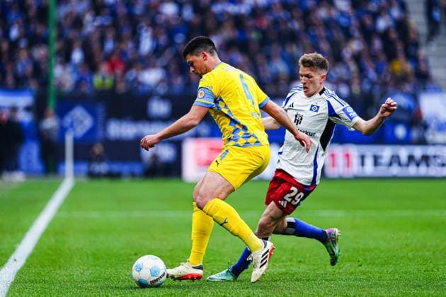Jannis Nikolaou Eintracht Braunschweig, 04 , Emir Sahiti Hamburger SV, 29 GER, Hamburger SV vs Eintracht Braunschweig, Football, 2 Bundesliga, Matchday 29, Season 2024 2025, 11 04 2025 DFL REGULATIONS PROHIBIT ANY USE OF PHOTOGRAPHS AS IMAGE SEQUENCES AND OR QUASI VIDEO GER, Hamburger SV vs Eintracht Braunschweig, Football, 2 Bundesliga, Matchday 29, Season 2024 2025, 11 04 2025 Hamburg Copyright: xEibner-Pressefoto MarcelxvonxFehrnx EP_MFN
