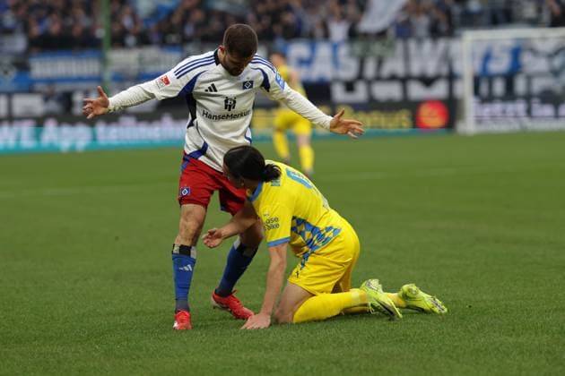 GER, xFSx , Hamburg, HSV , 2 Bundesliga , Soccer, DFL, Hamburger SV vs Eintracht Braunschweig , im Hamburger Volksparkstadion , 12 04 2025 , v l Lukasz Poreba Hamburger SV ,6 ,in duel with Rayan Philippe Eintracht Braunschweig ,9 DFL regulations prohibit any use of photographs as image sequences and or quasi video Copyright: HMBxMedia FernandoxSoares