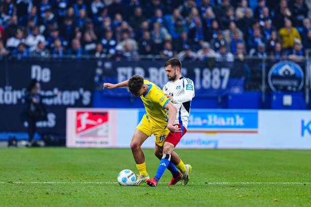 GER, Hamburger SV vs Eintracht Braunschweig, Football, Bundesliga 2, Matchday 29, Season 2024 2025, 11 04 2025 DFL REGULATES PROHIBIT ANY USE OF PHOTOGRAPHS AS IMAGE SEQUENCES AND OR QUASI VIDEO GER, Hamburger SV vs Eintracht Braunschweig, Football, Bundesliga 2, Matchday 29, Season 2024 2025, 11 04 2025 Hamburg Copyright: xEibner-Pressefoto MarcelxvonxFehrnx EP_MFN