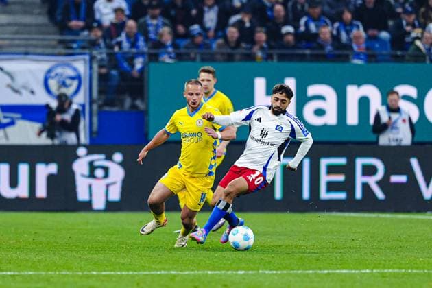Marvin Rittmueller Eintracht Braunschweig, 18 , Immanuel Pherai Hamburger SV, 10 GER, Hamburger SV vs Eintracht Braunschweig, Football, 2 Bundesliga, Matchday 29, Season 2024 2025, 11 04 2025 DFL REGULATIONS PROHIBIT ANY USE OF PHOTOGRAPHS AS IMAGE SEQUENCES AND OR QUASI VIDEO GER, Hamburger SV vs Eintracht Braunschweig, Football, 2 Bundesliga, Matchday 29, Season 2024 2025, 11 04 2025 Hamburg Copyright: xEibner-Pressefoto MarcelxvonxFehrnx EP_MFN