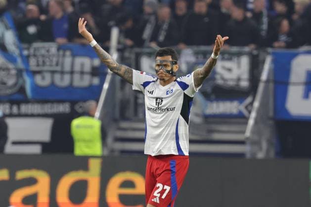 GER, xFSx , Hamburg, HSV , 2 Bundesliga , Soccer, DFL, Hamburger SV vs Eintracht Braunschweig , in Hamburger Volksparkstadion , 12 04 2025 , v l Davie Selke Hamburger SV ,27 celebrates his goal to 1 2 Anschlusstreffer DFL regulations prohibit any use of photographs as image sequences and or quasi video Copyright: HMBxMedia FernandoxSoares