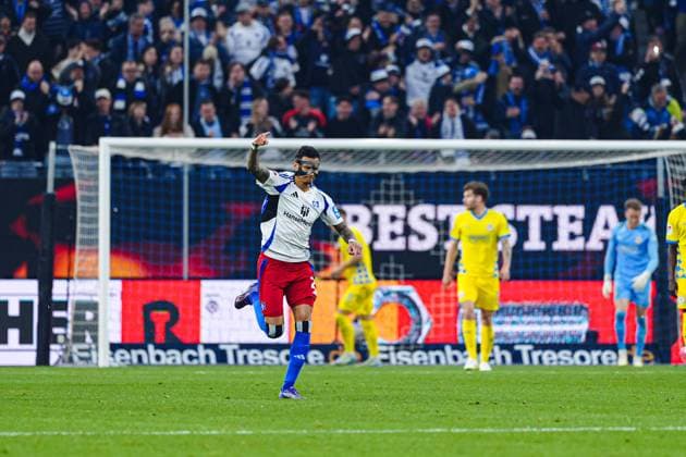 Goal celebration Davie Selke Hamburger SV, 27 after goal to 1 2 by header GER, Hamburger SV vs Eintracht Braunschweig, Football, 2 Bundesliga, Matchday 29, Season 2024 2025, 11 04 2025 DFL REGULATIONS PROHIBIT ANY USE OF PHOTOGRAPHS AS IMAGE SEQUENCES AND OR QUASI VIDEO GER, Hamburger SV vs Eintracht Braunschweig, Football, 2 Bundesliga, Matchday 29, Season 2024 2025, 11 04 2025 Hamburg Copyright: xEibner-Pressefoto MarcelxvonxFehrnx EP_MFN