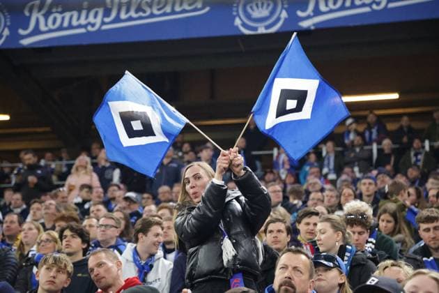 GER, xFSx , Hamburg, HSV , 2 Bundesliga , Football, DFL, Hamburger SV vs Eintracht Braunschweig , im Hamburger Volksparkstadion , 12 04 2025 , v l Hamburger SV Fans, Stimmung, Schals, Trikots, Emotionen DFL regulations prohibit any use of photographs as image sequences and or quasi video Copyright: HMBxMedia FernandoxSoares