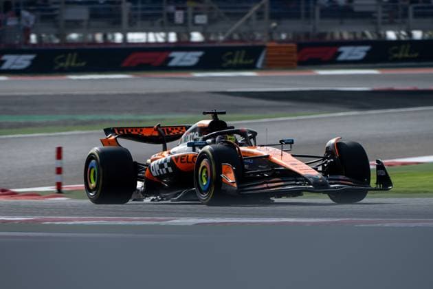 Oscar Piastri McLaren Formula 1 Team, Australia, 81 in MCL39, BAH, Formula 1 World Championship, Gulf Air Grand Prix of Bahrain, Bahrain International Circuit, Free Practice, 2025 season, 11 04 2025 BAH, Formula 1 World Championship, Gulf Air Grand Prix of Bahrain, Bahrain International Circuit, Free Practice, 2025 season, 11 04 2025 Sakhir Copyright: xEibner-Pressefoto Memmlerx EP_MMR