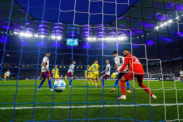 Goal to 1 4 Rayan Philippe Eintracht Braunschweig, 09 , Remote backdoor camera GER, Hamburger SV vs Eintracht Braunschweig, Football, 2 Bundesliga, Matchday 29, Season 2024 2025, 11 04 2025 DFL REGULATIONS PROHIBIT ANY USE OF PHOTOGRAPHS AS IMAGE SEQUENCES AND OR QUASI VIDEO GER, Hamburger SV vs Eintracht Braunschweig, Football, 2 Bundesliga, Matchday 29, Season 2024 2025, 11 04 2025 Hamburg Copyright: xEibner-Pressefoto MarcelxvonxFehrnx EP_MFN