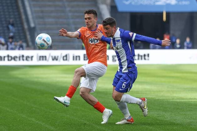 12 04 2025, xtgx, Football 2 Bundesliga, Hertha BSC Berlin SV Darmstadt 98 emspor, v l Sergio Lopez Darmstadt, 2 , Diego Demme Hertha, 6 duel, duel, fight, tackle DFL DFB REGULATIONS PROHIBIT ANY USE OF PHOTOGRAPHS as IMAGE SEQUENCES and or QUASI VIDEO Berlin