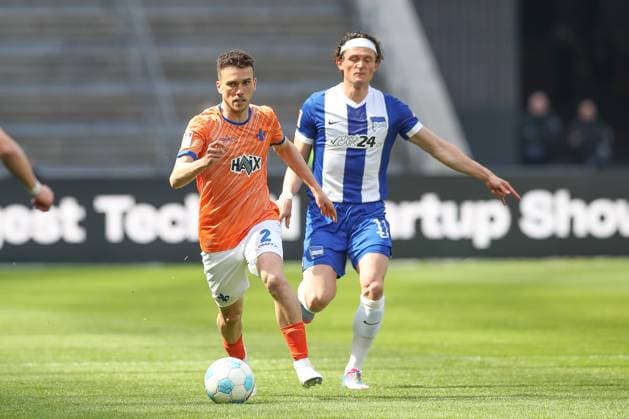 12 04 2025, xtgx, Soccer 2 Bundesliga, Hertha BSC Berlin SV Darmstadt 98 emspor, v l Sergio Lopez Darmstadt, 2 , Fabian Reese Hertha, 11 duel, duel, fight, tackle DFL DFB REGULATIONS PROHIBIT ANY USE OF PHOTOGRAPHS as IMAGE SEQUENCES and or QUASI VIDEO Berlin