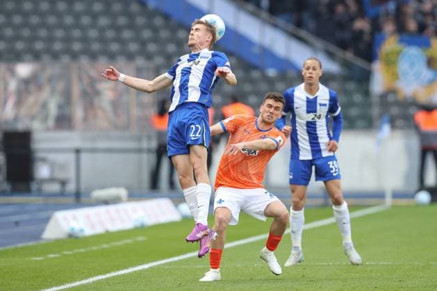 12 04 2025, xtgx, Soccer 2 Bundesliga, Hertha BSC Berlin SV Darmstadt 98 emspor, v l Marten Winkler Hertha, 22 , Sergio Lopez Darmstadt, 2 duel, duel, fight, tackle DFL DFB REGULATIONS PROHIBIT ANY USE OF PHOTOGRAPHS as IMAGE SEQUENCES and or QUASI VIDEO Berlin