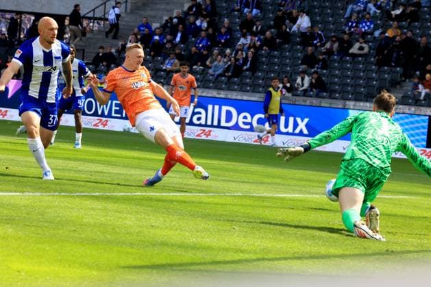 DEU, DFL, 2 FBL, Hertha BSC vs SV Darmstadt 98, 12 04 2025, Berliner Olympiastadion, Berlin, DEU, DFL, 2 FBL, Hertha BSC vs SV Darmstadt 98, im Bild 0 1 durch Isac Lidberg Darmstadt 7 , Toni Leistner Hertha BSC Berlin 37 , Tjark Ernst Hertha BSC Berlin 1 DFL regulations prohibit any use of Photographs as image sequences and or quasi video Foto Juergen Engler nordphoto GmbH nordphotoxGmbHx xEngler nph00076