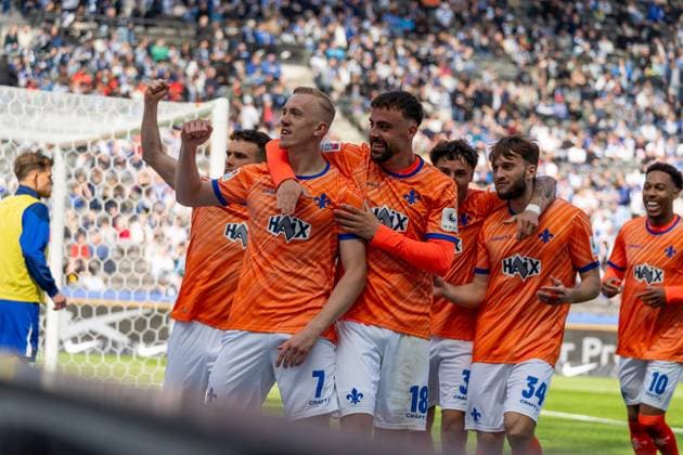 Cheering for the goal to 0 1 by Isac Lidberg SV Darmstadt 98, 07 , GER, Hertha BSC Berlin vs SV Darmstadt 98, Football, 2 Bundesliga, Matchday 29, Season 2024 2025, 12 04 2025, DFL REGULATES PROHIBIT ANY USE OF PHOTOGRAPHS AS IMAGE SEQUENCES AND OR QUASI VIDEO, GER, Hertha BSC Berlin vs SV Darmstadt 98, Football, 2 Bundesliga, Matchday 29, Season 2024 2025, 12 04 2025 Berlin Copyright: xEibner-Pressefoto Jan-NiclasxGrox EP_JGG