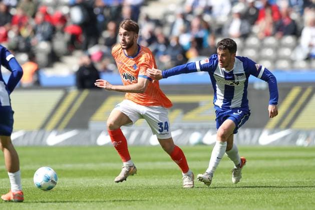 12 04 2025, xtgx, Soccer 2 Bundesliga, Hertha BSC Berlin SV Darmstadt 98 emspor, v l Killian Corredor Darmstadt, 34 , Diego Demme Hertha, 6 duel, duel, fight, tackle DFL DFB REGULATIONS PROHIBIT ANY USE OF PHOTOGRAPHS as IMAGE SEQUENCES and or QUASI VIDEO Berlin