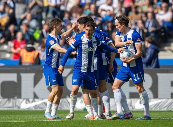 Soccer, Men, Season 2024 2025, 2 Bundesliga 29 Matchday , Hertha BSC SV Darmstadt 98, f l Michal Karbownik Hertha BSC , Diego Demme Hertha BSC , Ibrahim Maza Hertha BSC , Fabian Reese Hertha BSC , Celebration after goal to 1 1, 12 04 2025, Copyright: xSebastianxRäppold MatthiasxKochx
