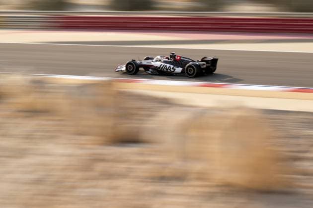 Esteban Ocon MoneyGram Haas F1 Team, France, 31 in VF 25, BAH, Formula 1 World Championship, Gulf Air Grand Prix of Bahrain, Bahrain International Circuit, 3 Free Practice, 2025 season, 12 04 2025 BAH, Formula 1 World Championship, Gulf Air Grand Prix of Bahrain, Bahrain International Circuit, 3 Free Practice, 2025 season, 12 04 2025 Sakhir Copyright: xEibner-Pressefoto Memmlerx EP_MMR