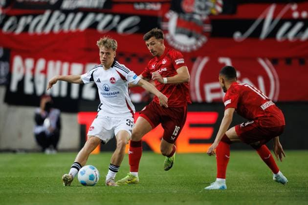 Tim Janisch 1 FC Nuernberg in duel with Daniel Hanslik 1 FC Kaiserslautern , 1 FC Kaiserslautern vs 1 FC Nuernberg, Soccer, 2 Bundesliga, Season 2024 2025, Matchday 29, 12 04 2025 1 FC Kaiserslautern vs 1 FC Nuernberg, Soccer, 2 Bundesliga, Season 2024 2025, Matchday 29, 12 04 2025 Kaiserslautern Copyright: xEibner-Pressefoto AlexanderxNeisx EP_ANS