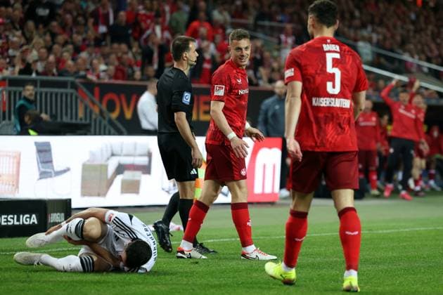 12 04 2025, xrekx, Fußball 2 Bundesliga, 1 FC Kaiserslautern 1 FC Nürnberg v l Mahir Emreli 1 FC Nuernberg verletzt, Verletzung, Schmerz, Schmerzen, injured, injury, pain, pains Filip Kaloc 1 FC Kaiserslautern DFL DFB REGULATIONS PROHIBIT ANY USE OF PHOTOGRAPHS as IMAGE SEQUENCES and or QUASI VIDEO Kaiserslautern