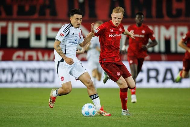 Jens Castrop 1 FC Nuernberg in duel with Tim Breithaupt 1 FC Kaiserslautern , 1 FC Kaiserslautern vs 1 FC Nuernberg, Soccer, 2 Bundesliga, Season 2024 2025, Matchday 29, 12 04 2025 1 FC Kaiserslautern vs 1 FC Nuernberg, Soccer, 2 Bundesliga, Season 2024 2025, Matchday 29, 12 04 2025 Kaiserslautern Copyright: xEibner-Pressefoto AlexanderxNeisx EP_ANS