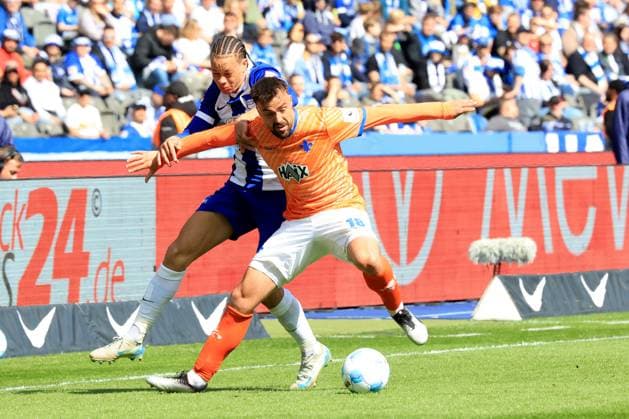 DEU, DFL, 2 FBL, Hertha BSC vs SV Darmstadt 98, 12 04 2025, Berliner Olympiastadion, Berlin, DEU, DFL, 2 FBL, Hertha BSC vs SV Darmstadt 98, im Bild Derry Scherhant Hertha BSC Berlin 39 , Philipp Foerster Darmstadt 18 DFL regulations prohibit any use of Photographs as image sequences and or quasi video Foto Juergen Engler nordphoto GmbH nordphotoxGmbHx xEngler nph00076