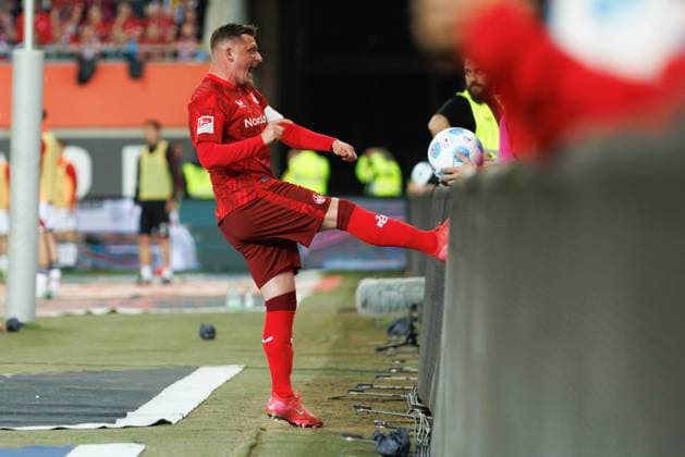 Marlon Ritter 1 FC Kaiserslautern kicks the boards in anger, 1 FC Kaiserslautern vs 1 FC Nuernberg, Football, 2 Bundesliga, Season 2024 2025, Matchday 29, 12 04 2025 1 FC Kaiserslautern vs 1 FC Nuernberg, Football, 2 Bundesliga, Season 2024 2025, Matchday 29, 12 04 2025 Kaiserslautern Copyright: xEibner-Pressefoto AlexanderxNeisx EP_ANS