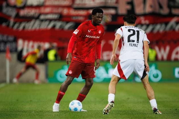 Faride Alidou 1 FC Kaiserslautern in duel with Berkay Yilmaz 1 FC Nuernberg , 1 FC Kaiserslautern vs 1 FC Nuernberg, Soccer, 2 Bundesliga, Season 2024 2025, Matchday 29, 12 04 2025 1 FC Kaiserslautern vs 1 FC Nuernberg, Soccer, 2 Bundesliga, Season 2024 2025, Matchday 29, 12 04 2025 Copyright: xEibner-Pressefoto AlexanderxNeisx EP_ANS