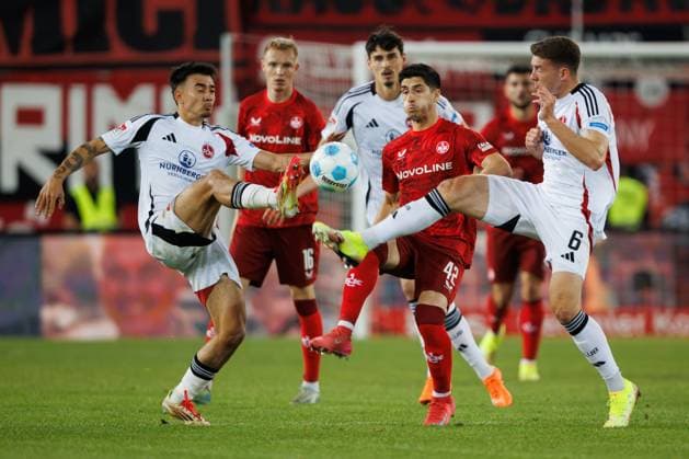 Grant Ranos 1 FC Kaiserslautern in duel with Jens Castrop 1 FC Nuernberg and Florian Flick 1 FC Nuernberg , 1 FC Kaiserslautern vs 1 FC Nuernberg, Soccer, 2 Bundesliga, Season 2024 2025, Matchday 29, 12 04 2025 1 FC Kaiserslautern vs 1 FC Nuernberg, Soccer, 2 Bundesliga, Season 2024 2025, Matchday 29, 12 04 2025 Copyright: xEibner-Pressefoto AlexanderxNeisx EP_ANS