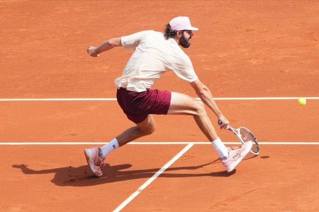 Tennis, Barcelona Open Banc Sabadell 2025, ATP, Tennis Herren 500. Round of 32 Stefanos Tsitsipas and Reilly OpelkaBarcelona, Spain, Barcelona Open Banc Sabadell 2025, ATP 500 match, Round of 32 between Stefanos Tsitsipas and Reilly Opelka, Real Club de Tenis Barcelona, Barcelona, Spain, 15 abril 2025 Copyright: xBaguxBlancox xPressinphotox PS_240215_GODO_32_166