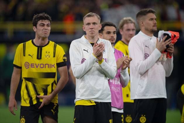 Giovanni REYNA DO , Maximilian BEIER DO , Kjell WAETJEN Wätjen, DO , Goalkeeper Alexander MEYER DO enttaeuscht, enttäuscht, Enttäuschung, Enttaeuschung Football Champions League, Quarterfinal, Round of 8, Borussia Dortmund DO FC Barcelona Barca 3 1 am 15 04 2025 in Dortmund Germany UEFA regulations prohibit any use of photographs as image sequences and or quasi video Â