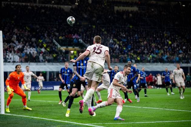 Eric Dier FC Bayern Muenchen, 15 scores the goal for 2 2 with a header against Yann Sommer Inter Milan, 01 , ITA, Inter Milan vs FC Bayern Muenchen, Football, UEFA Champions League, Quarter-final second leg, 2024 2025 season, 16 04 2025 ITA, Inter Milan vs FC Bayern Muenchen, Football, UEFA Champions League, Quarter-final second leg, 2024 2025 season, 16 04 2025 Milano Copyright: xEibner-Pressefoto Memmlerx EP_MMR