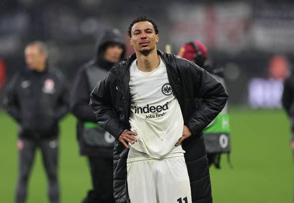 17 04 2025, Football UEFA Europa League, quarter-final second leg, Eintracht Frankfurt Tottenham Hotspur, emonline, emspor, v l , Hugo Ekitike Eintracht Frankfurt cries after the match, disappointed, disappointed looking, dissapointed, sad, frustrated, frustrated DFL DFB REGULATIONS PROHIBIT ANY USE OF PHOTOGRAPHS AS IMAGE SEQUENCES AND OR QUASI VIDEO xdcx Copyright: HMBxMedia Claus