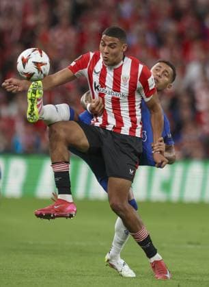 James Tavernier of Rangers during the UEFA Europa League Quarter-Final Second Leg match at Estadio de San Mames, Bilbao. Athletic Bilbao v Rangers, UEFA Europa League, Quarter Final, First Leg, Football, Estadio de San Mams, Bilbao, Spain - 17 Apr 2025 EDITORIAL USE ONLY No use with unauthorised audio, video, data, fixture lists, club league logos or live services. Online in-match use limited to 120 images, no video emulation. No use in betting, games or single club league player publications. Copyright: xNickerson RangersxF Shutterstockx 15256553cn