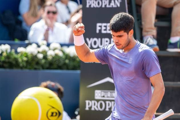 72 Barcelona Open Banc de Sabadell. Conde de Godo Trophy. Real Club de Tenis Barcelona. April 18,2025 72 Barcelona Open Banc de Sabadell. Conde de Godo Trophy. Real Club de Tenis Barcelona. April 18,2025 Carlos Alcaraz during the quarterfinal match match between Carlos Alcaraz and Alex de Minaur of the ATP, Tennis Herren Barcelona Open Banc de Sabadell tennis tournament Trofeo Conde de Godo played at the Real Club de Tenis Barcelona. April 18, 2025. Barcelona ESP Copyright: xS.xRosx