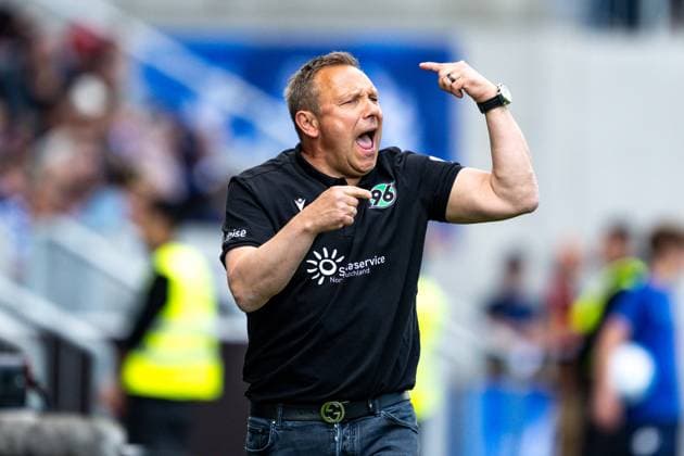 Andre Breitenreiter Hannover 96, Coach gesticulates, GER, SV Darmstadt 98 vs Hannover 96, 2 Bundesliga, Football, Matchday 30, Season 2024 2025, 20 04 2025 DFL REGULATIONS PROHIBIT ANY USE OF PHOTOGRAPHS as IMAGE SEQUENCES and or QUASI VIDEO GER, SV Darmstadt 98 vs Hannover 96, 2 Bundesliga, Football, Matchday 30, Season 2024 2025, 20 04 2025 Darmstadt Copyright: xEibner-Pressefoto FlorianxWiegandx EP_FWD