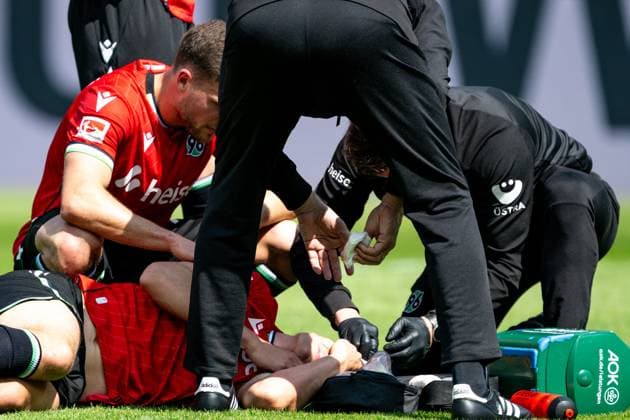 Nicolo Tresoldi Hannover 96, 09 injured on the ground GER, SV Darmstadt 98 vs Hannover 96, 2 Bundesliga, Football, Matchday 30, Season 2024 2025, 20 04 2025 DFL REGULATIONS PROHIBIT ANY USE OF PHOTOGRAPHS as IMAGE SEQUENCES and or QUASI VIDEO GER, SV Darmstadt 98 vs Hannover 96, 2 Bundesliga, Football, Matchday 30, Season 2024 2025, 20 04 2025 Darmstadt Copyright: xEibner-Pressefoto FlorianxWiegandx EP_FWD