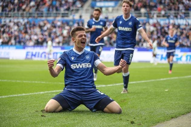 The 1 0 by Marvin Wanitzek Karlsruher SC, 10 , Karlsruher SC vs SpVgg Greuther Fuerth, 2 Bundesliga, Matchday 30, 2024 2025, 20 04 2025, DFL REGULATES PROHIBIT ANY USE OF PHOTOGRAPHS AS IMAGE SEQUENCES AND OR QUASI VIDEO, Karlsruher SC vs SpVgg Greuther Fuerth, 2 Bundesliga, Matchday 30, 2024 2025, 20 04 2025 Karlsruhe Copyright: xEibner-Pressefoto JanxPrihodax EP_JPA