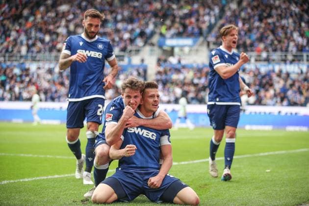 Leon Jensen Karlsruher SC, 06 and Marvin Wanitzek Karlsruher SC, 10 celebrate after scoring the 1-0, Karlsruher SC vs SpVgg Greuther Fuerth, 2 Bundesliga, Matchday 30, 2024 2025, 20 04 2025, DFL REGULATES PROHIBIT ANY USE OF PHOTOGRAPHS AS IMAGE SEQUENCES AND OR QUASI VIDEO, Karlsruher SC vs SpVgg Greuther Fuerth, 2 Bundesliga, Matchday 30, 2024 2025, 20 04 2025 Karlsruhe Copyright: xEibner-Pressefoto JanxPrihodax EP_JPA
