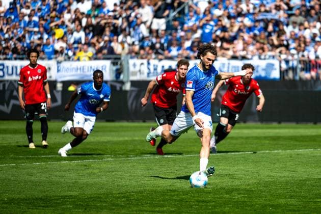 The goal for 3 1 by Fraser Hornby SV Darmstadt 98, 09 from the penalty spot, GER, SV Darmstadt 98 vs Hannover 96, 2 Bundesliga, Football, Matchday 30, Season 2024 2025, 20 04 2025 DFL REGULATIONS PROHIBIT ANY USE OF PHOTOGRAPHS as IMAGE SEQUENCES and or QUASI VIDEO GER, SV Darmstadt 98 vs Hannover 96, 2 Bundesliga, Football, Matchday 30, Season 2024 2025, 20 04 2025 Darmstadt Copyright: xEibner-Pressefoto FlorianxWiegandx EP_FWD