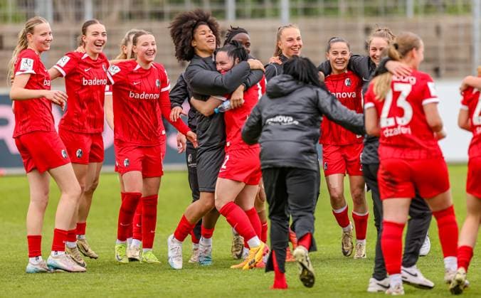 GER, Freiburg, SC Freiburg II vs FC Nürnberg, 2 Frauen Bundesliga, Fußball, DFB, Spielzeit 2024 2025, Möslestadion, 22 Spieltag, im Bild SC Freiburg gewinnt 2 1 gegen Nürnberg DFB DFL REGULATIONS PROHIBIT ANY USE OF PHOTOGRAPHS AS IMAGE SEQUENCES AND OR QUASI VIDEO, 20 04 2025, Copyright: HMBxMedia HendrikxHamelau