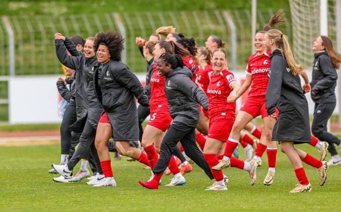 GER, Freiburg, SC Freiburg II vs FC Nürnberg, 2 Frauen Bundesliga, Fußball, DFB, Spielzeit 2024 2025, Möslestadion, 22 Spieltag, im Bild SC Freiburg gewinnt 2 1 gegen Nürnberg DFB DFL REGULATIONS PROHIBIT ANY USE OF PHOTOGRAPHS AS IMAGE SEQUENCES AND OR QUASI VIDEO, 20 04 2025, Copyright: HMBxMedia HendrikxHamelau