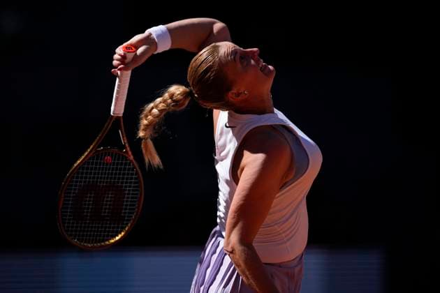 April 23, 2025, Madrid, Madrid, SPAIN: Petra Kvitova of Czech Republic in action against Katie Volynets of USA during the Mutua Madrid Open 2025, ATP, Tennis Herren Masters 1000 and WTA, Tennis Damen 1000, tennis tournament celebrated at Caja Magica on April 23, 2025 in Madrid, Spain. Madrid SPAIN - ZUMAa181 20250423_zaa_a181_052 Copyright: xOscarxJ.xBarrosox