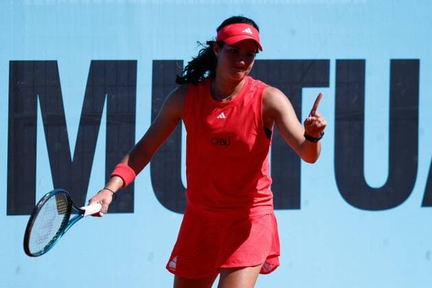 April 23, 2025, Madrid, Madrid, SPAIN: Carlota Martinez Cirez of Spain gestures against Maya Joint of Australia during the Mutua Madrid Open 2025, ATP, Tennis Herren Masters 1000 and WTA, Tennis Damen 1000, tennis tournament celebrated at Caja Magica on April 23, 2025 in Madrid, Spain. Madrid SPAIN - ZUMAa181 20250423_zaa_a181_080 Copyright: xDennisxAgyemanx