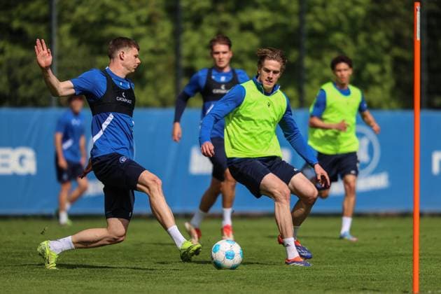 Andrin Hunziker Karlsruher SC, 09 in duel with David Herold Karlsruher SC, 20 , Karlsruher SC Football, 2 Bundesliga, Training, 2024 2025, 23 04 2025, DFL REGULATIONS PROHIBIT ANY USE OF PHOTOGRAPHS AS IMAGE SEQUENCES AND OR QUASI VIDEO, Karlsruher SC Football, 2 Bundesliga, Training, 2024 2025, 23 04 2025 Karlsruhe Copyright: xEibner-Pressefoto JanxPrihodax EP_JPA