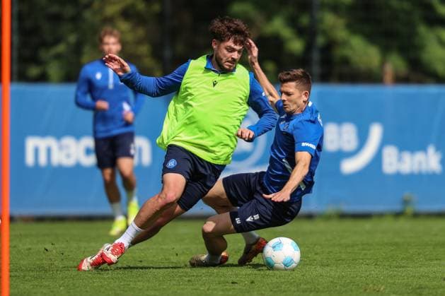Lilian Egloff Karlsruher SC, 25 in duel with Marvin Wanitzek Karlsruher SC, 10 , Karlsruher SC Fussball, 2 Bundesliga, Training, 2024 2025, 23 04 2025, DFL REGULATIONS PROHIBIT ANY USE OF PHOTOGRAPHS AS IMAGE SEQUENCES AND OR QUASI VIDEO, Karlsruher SC Fussball, 2 Bundesliga, Training, 2024 2025, 23 04 2025 Karlsruhe Copyright: xEibner-Pressefoto JanxPrihodax EP_JPA