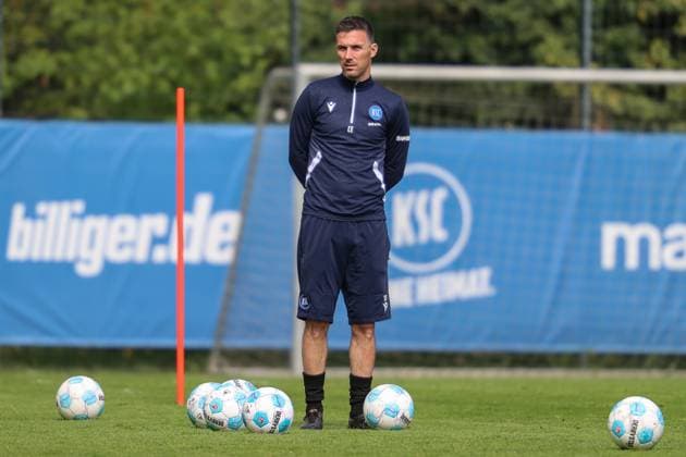 Christian Eichner Karlsruher SC, Head Coach , Karlsruher SC Soccer, 2 Bundesliga, Training, 2024 2025, 23 04 2025, DFL REGULATIONS PROHIBIT ANY USE OF PHOTOGRAPHS AS IMAGE SEQUENCES AND OR QUASI VIDEO, Karlsruher SC Soccer, 2 Bundesliga, Training, 2024 2025, 23 04 2025 Karlsruhe Copyright: xEibner-Pressefoto JanxPrihodax EP_JPA