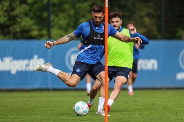 Fabian Schleusener Karlsruher SC, 24 in duel with Lilian Egloff Karlsruher SC, 25 , Karlsruher SC Fussball, 2 Bundesliga, Training, 2024 2025, 23 04 2025, DFL REGULATIONS PROHIBIT ANY USE OF PHOTOGRAPHS AS IMAGE SEQUENCES AND OR QUASI VIDEO, Karlsruher SC Fussball, 2 Bundesliga, Training, 2024 2025, 23 04 2025 Karlsruhe Copyright: xEibner-Pressefoto JanxPrihodax EP_JPA