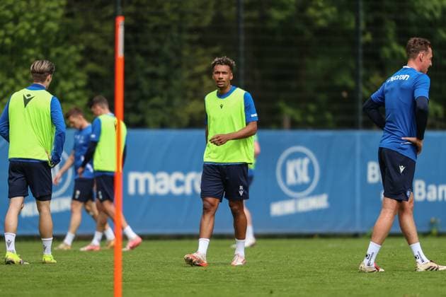 Bambase Conte Karlsruher SC, 31 , Karlsruher SC Football, 2 Bundesliga, Training, 2024 2025, 23 04 2025, DFL REGULATIONS PROHIBIT ANY USE OF PHOTOGRAPHS AS IMAGE SEQUENCES AND OR QUASI VIDEO, Karlsruher SC Football, 2 Bundesliga, Training, 2024 2025, 23 04 2025 Karlsruhe Copyright: xEibner-Pressefoto JanxPrihodax EP_JPA