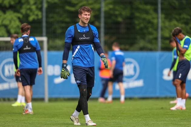 Max Weiss Karlsruher SC, Goalkeeper 01 , Karlsruher SC Football, 2 Bundesliga, Training, 2024 2025, 23 04 2025, DFL REGULATIONS PROHIBIT ANY USE OF PHOTOGRAPHS AS IMAGE SEQUENCES AND OR QUASI VIDEO, Karlsruher SC Football, 2 Bundesliga, Training, 2024 2025, 23 04 2025 Karlsruhe Copyright: xEibner-Pressefoto JanxPrihodax EP_JPA