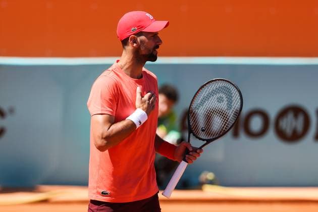 April 24, 2025, Madrid, Madrid, Spain: Novak Djokovic of Serbia gestures during the Mutua Madrid Open 2025, ATP, Tennis Herren Masters 1000 and WTA, Tennis Damen 1000 tennis tournament, celebrated at Caja Magica on April 24, 2025 in Madrid, Spain. Madrid Spain - ZUMAa181 20250424_zaa_a181_119 Copyright: xIrinaxR.xHipolitox
