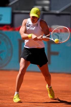 April 24, 2025, Madrid, Madrid, Spain: Iga Swiatek of Poland in action against Alexandra Eala of Philippines during the Mutua Madrid Open 2025, ATP, Tennis Herren Masters 1000 and WTA, Tennis Damen 1000 tennis tournament, celebrated at Caja Magica on April 24, 2025 in Madrid, Spain. Madrid Spain - ZUMAa181 20250424_zaa_a181_159 Copyright: xOscarxJ.xBarrosox