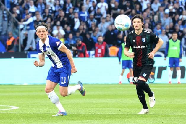 DEU, DFL, 2 FBL, Hertha BSC vs 1 FC Magdeburg, 25 04 2025, Berliner Olympiastadion, Berlin, DEU, DFL, 2 FBL, Hertha BSC vs 1 FC Magdeburg, im Bild Fabian Reese Hertha BSC Berlin 11 , Jean Hugonet 1 FC Magdeburg 24 DFL regulations prohibit any use of Photographs as image sequences and or quasi video nordphotoxGmbHx xEngler nph00076