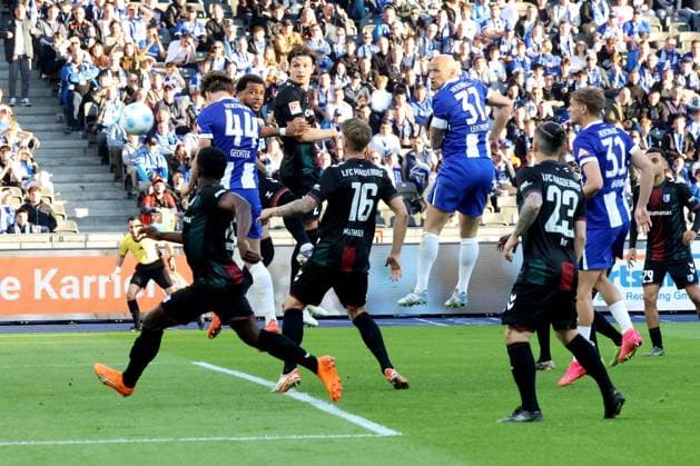 DEU, DFL, 2 FBL, Hertha BSC vs 1 FC Magdeburg, 25 04 2025, Berliner Olympiastadion, Berlin, DEU, DFL, 2 FBL, Hertha BSC vs 1 FC Magdeburg, im Bild 1 1 durch Linus Gechter Hertha BSC Berlin 44 , Toni Leistner Hertha BSC Berlin 37 , Marcus Mathisen 1 FC Magdeburg 16 DFL regulations prohibit any use of Photographs as image sequences and or quasi video nordphotoxGmbHx xEngler nph00076